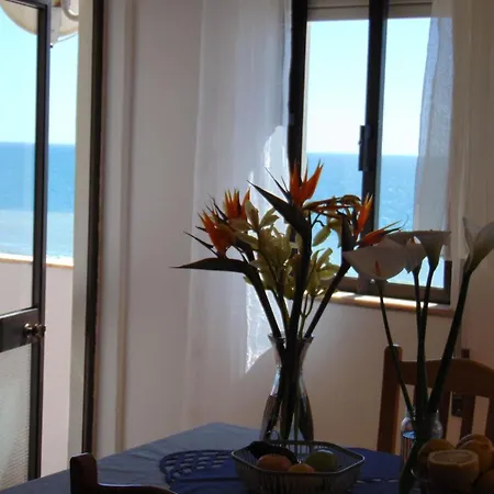 Apartamento In Mit Balkon Und Meerblick Direkt An *