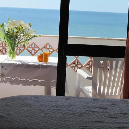 Apartamento In Mit Balkon Und Meerblick Direkt An Quarteira