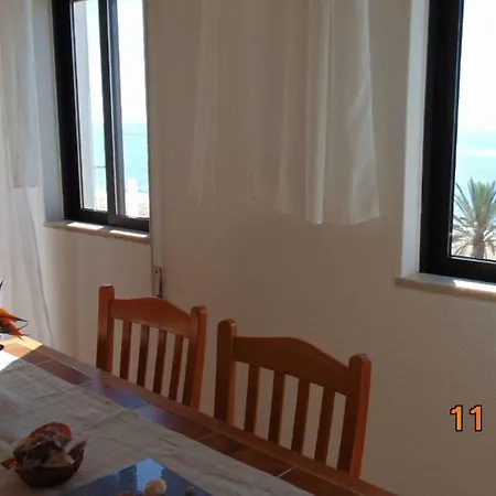 In Mit Balkon Und Meerblick Direkt An Lägenhet *
