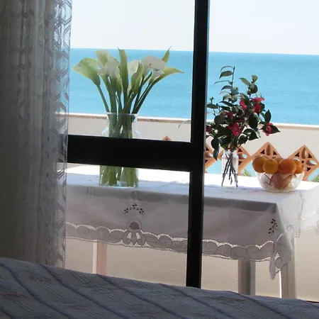 In Mit Balkon Und Meerblick Direkt An דירה קווארטיירה